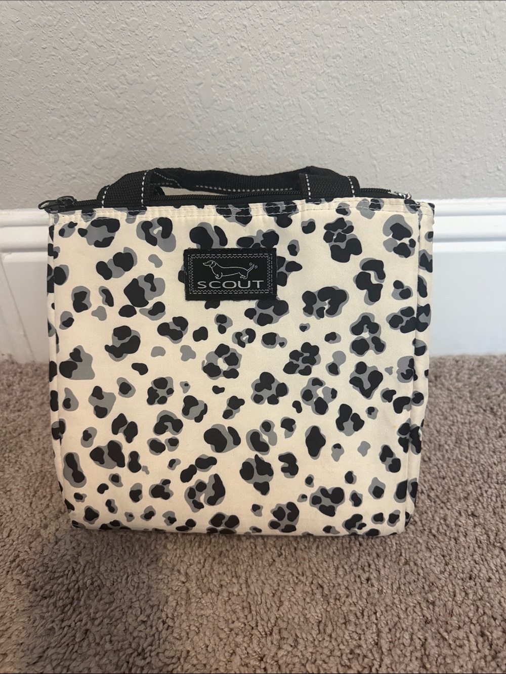 SCOUT Eloise Insulated Lunch Tote Black Gray Leopard Cream